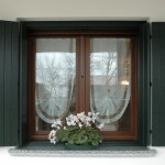 Finestre in legno con oscuro in PVC