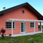 Facciata casa con pergola